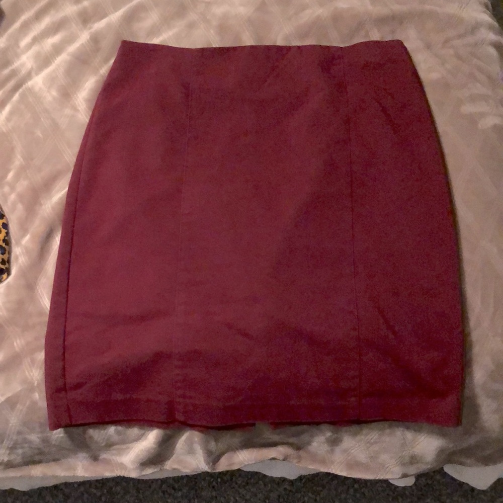 Van Heusen maroon stretch pencil skirt